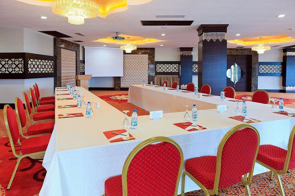 Kronos Hotel Golbası Екстериор снимка